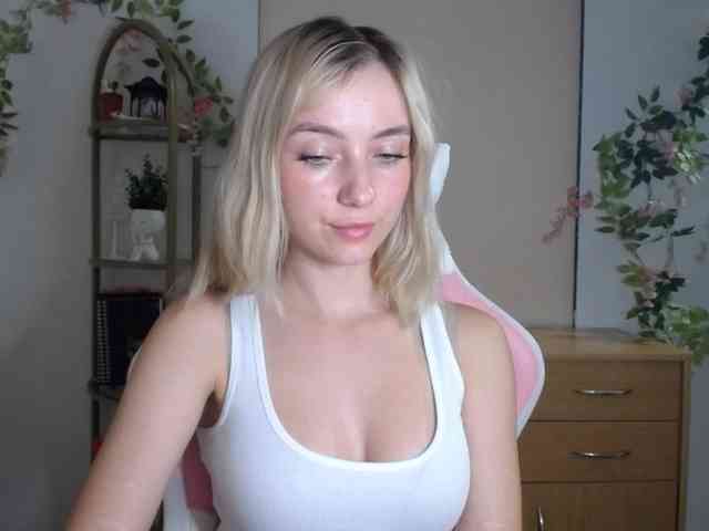 LuciaGlow webcam