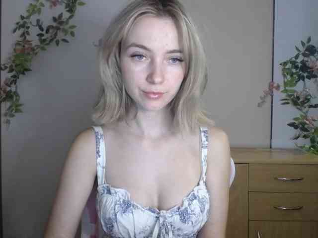 LuciaGlow webcam