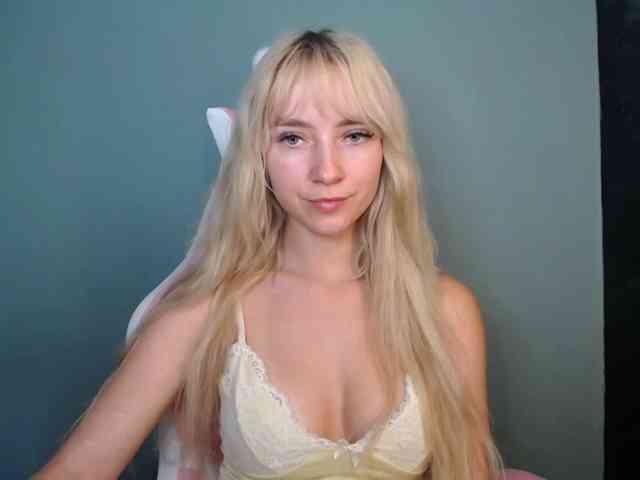 LuciaGlow webcam