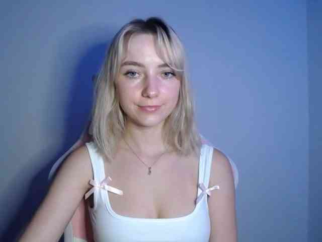 LuciaGlow webcam