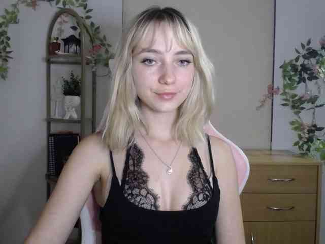 LuciaGlow webcam
