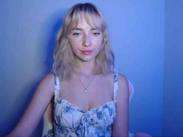 LuciaGlow webcam