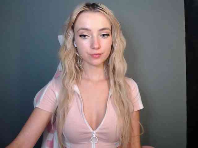 LuciaGlow webcam