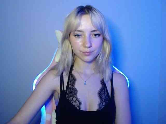 LuciaGlow webcam