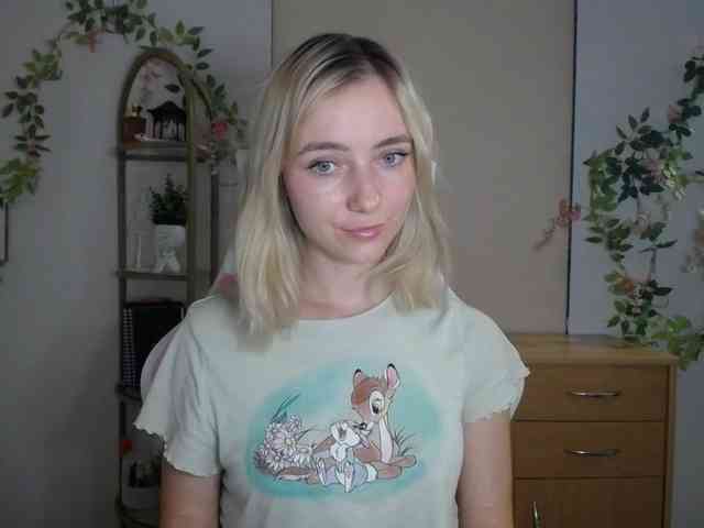LuciaGlow webcam