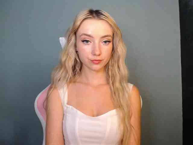 LuciaGlow webcam
