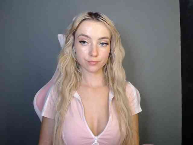 LuciaGlow webcam