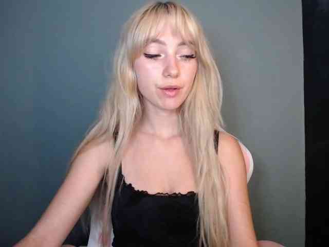 LuciaGlow webcam