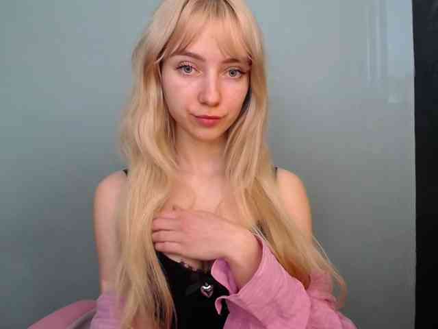 LuciaGlow webcam