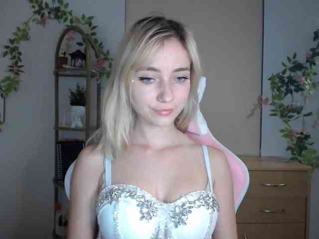 LuciaGlow webcam