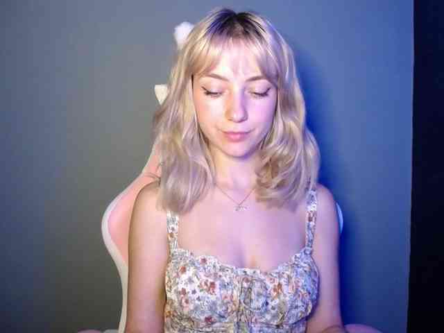 LuciaGlow webcam
