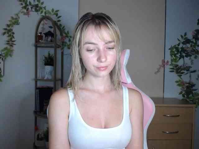 LuciaGlow webcam