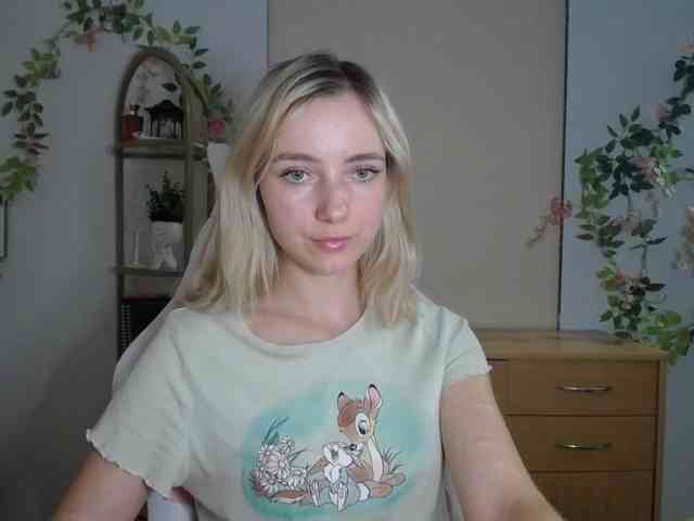 LuciaGlow webcam
