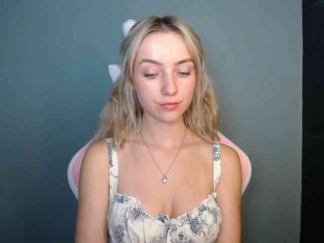 LuciaGlow webcam