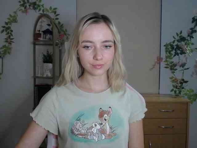 LuciaGlow webcam