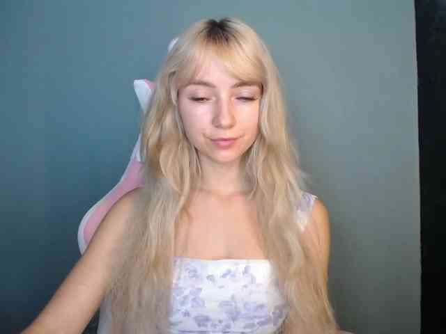LuciaGlow webcam