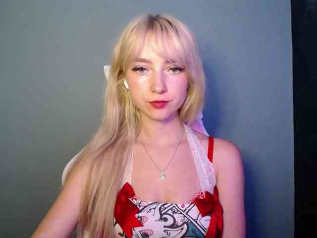 LuciaGlow webcam