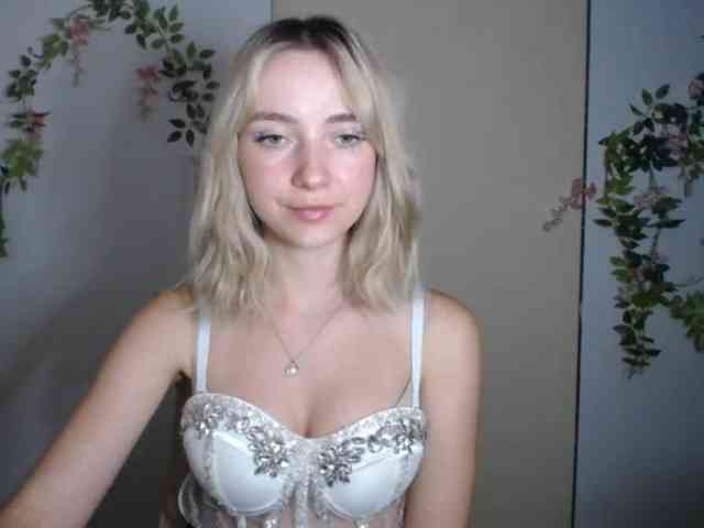 LuciaGlow webcam