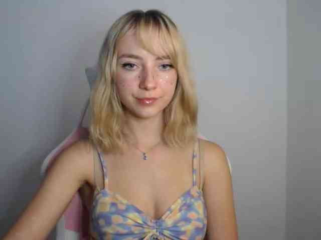 LuciaGlow webcam