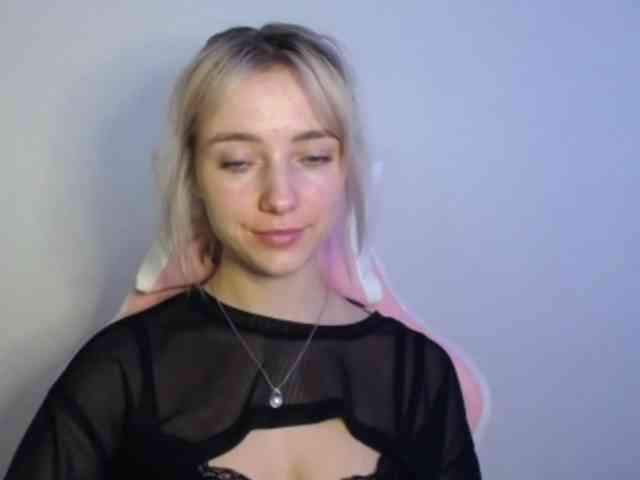 LuciaGlow webcam