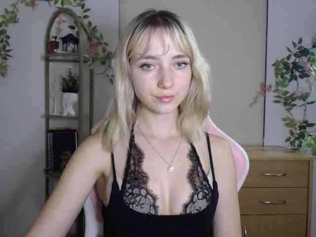 LuciaGlow webcam