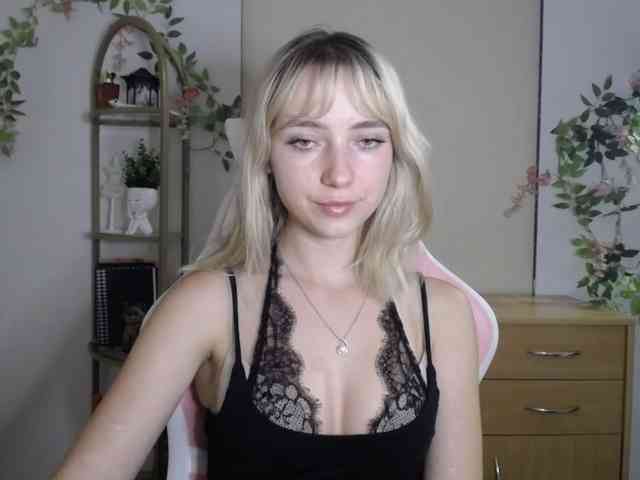 LuciaGlow webcam