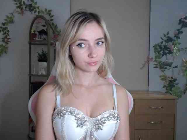 LuciaGlow webcam