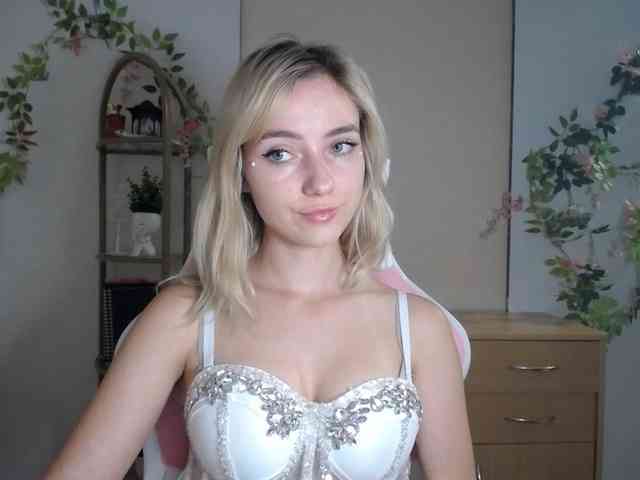 LuciaGlow webcam