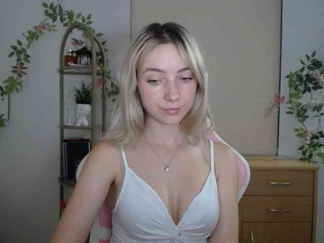 LuciaGlow webcam