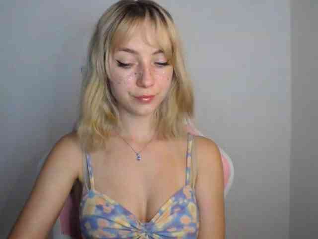 LuciaGlow webcam