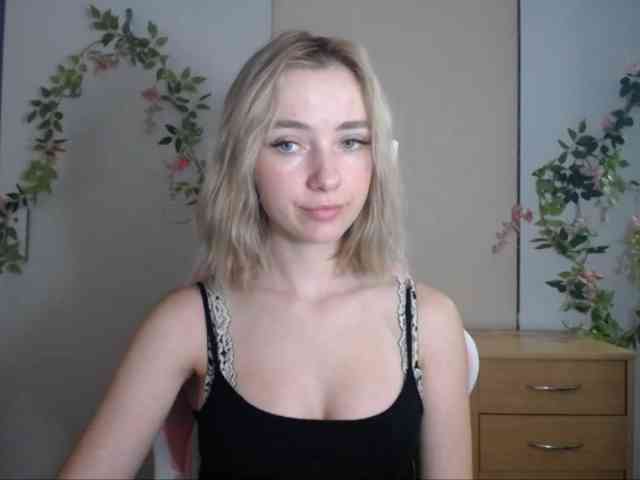 LuciaGlow webcam