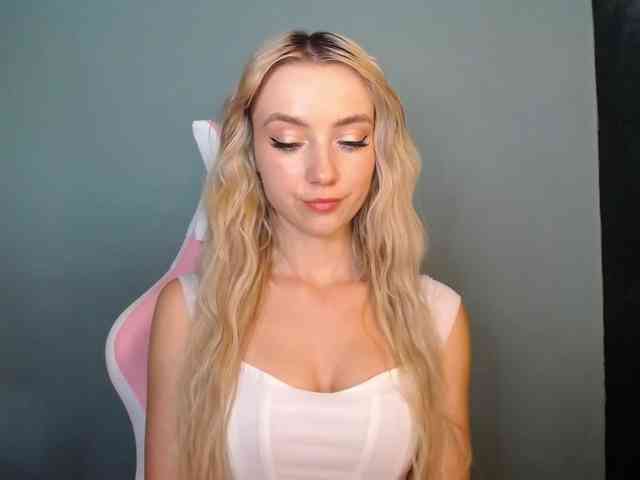 LuciaGlow webcam