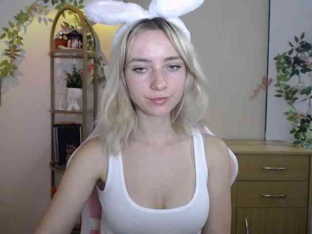 LuciaGlow webcam