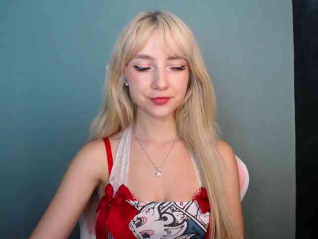LuciaGlow webcam