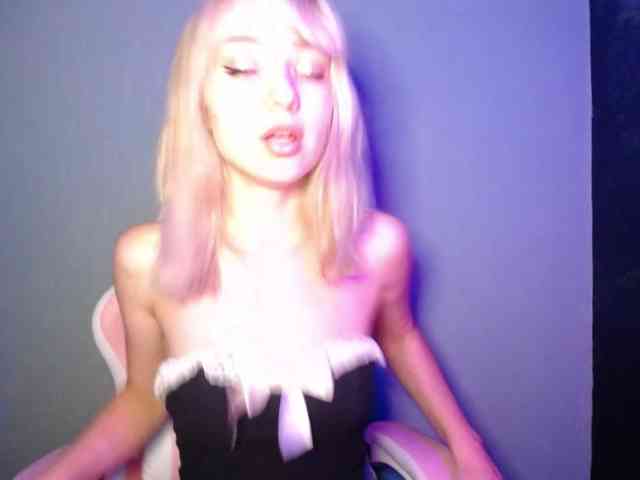 LuciaGlow webcam