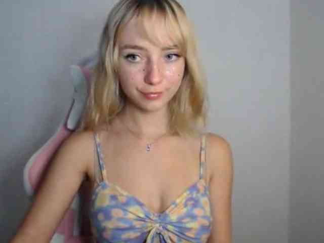 LuciaGlow webcam