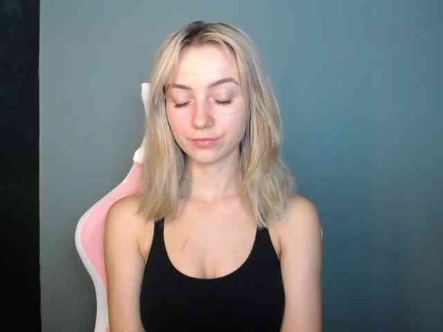 LuciaGlow webcam