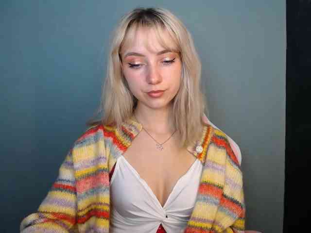 LuciaGlow webcam