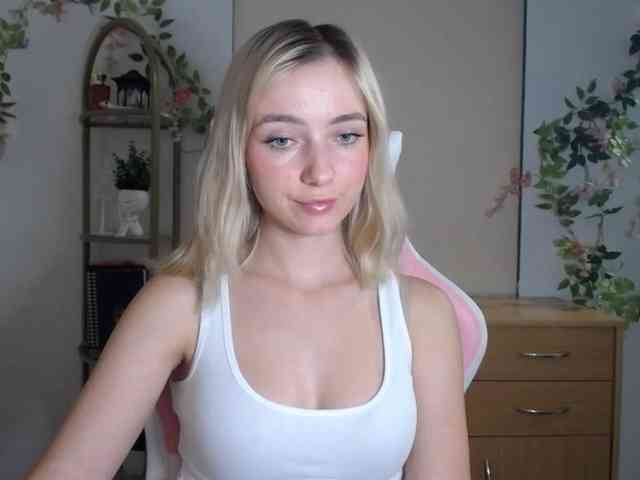 LuciaGlow webcam