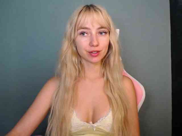 LuciaGlow webcam