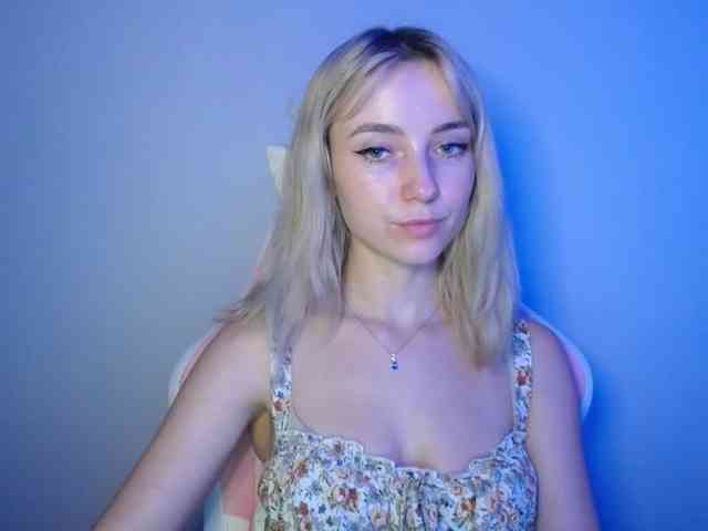 LuciaGlow webcam