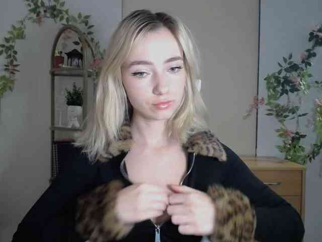 LuciaGlow webcam