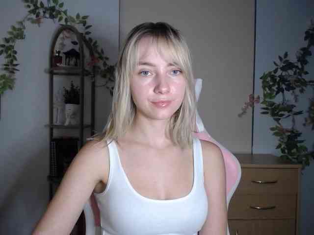 LuciaGlow webcam