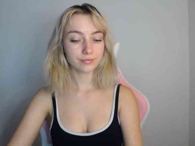 Luciaglow's live stream