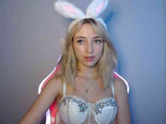 LuciaGlow webcam