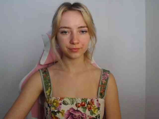 LuciaGlow webcam
