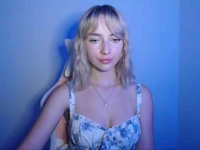 LuciaGlow webcam