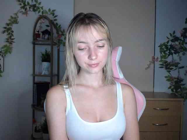 LuciaGlow webcam