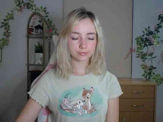 LuciaGlow webcam