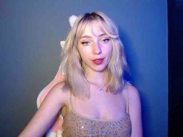 LuciaGlow webcam